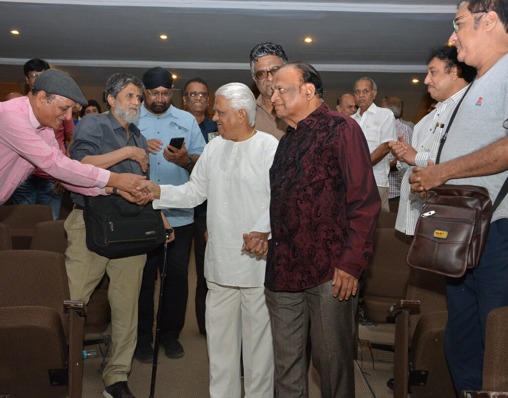 Legendary music director and our Honorary member Shri Pyarelal Sharma being welcomed in AGM