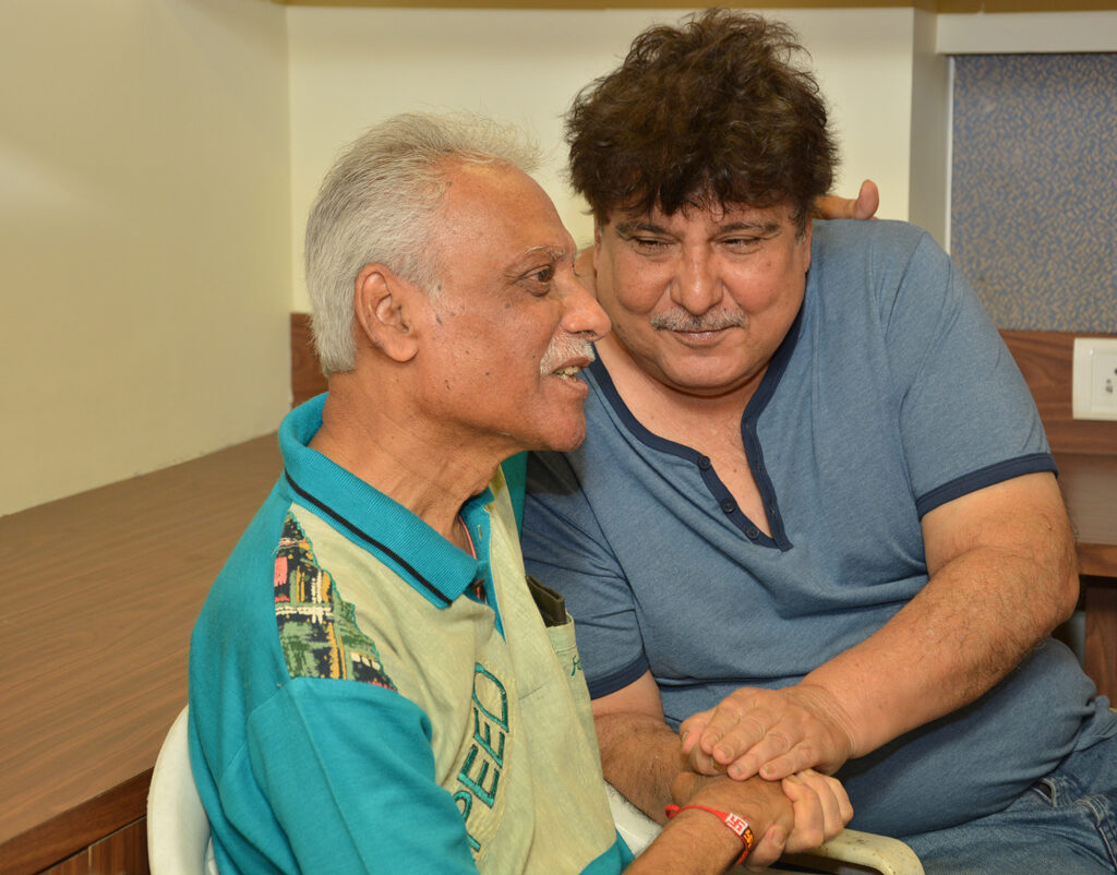 Great guitarists Shri Gorakh Sharma and Shri Sunil Kaushik in an affectionate chat