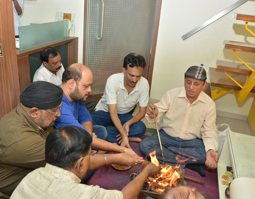 Havan by ex-president Shri Bhushan Chawla at the opening of new CMA office