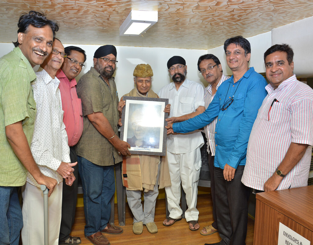 Khayyam Sahab being presented his portrait made by Ex Hon Gen Secretary Shri I. P. Singh